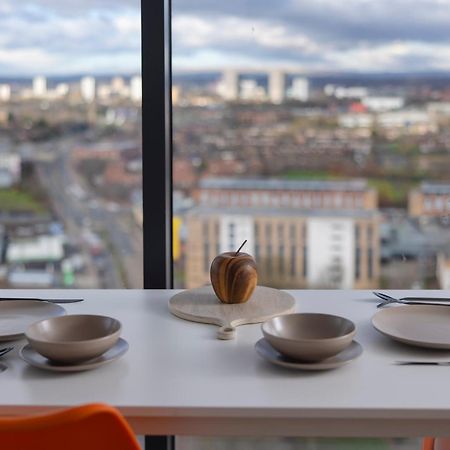 Quayside Penthouse 2 Bedroom Ensuite Near Media City & Manchester United Экстерьер фото